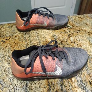 Kobe 11 ‘Easter' 822945-078 Size 5Y Nice! Basketball Running